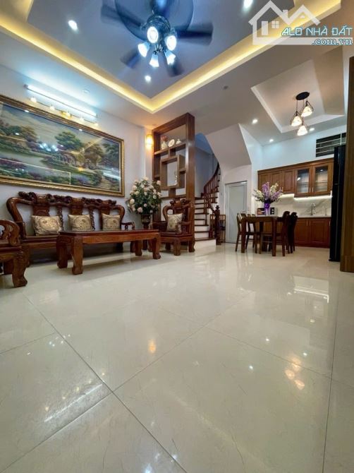 NHÀ PHÂN LÔ - DÂN XÂY - CÁCH Ô TÔ 15 MÉT - NGÕ NÔNG RỘNG - GẦN NHIỀU TIỆN ÍCH - Ô CHỜ THAN