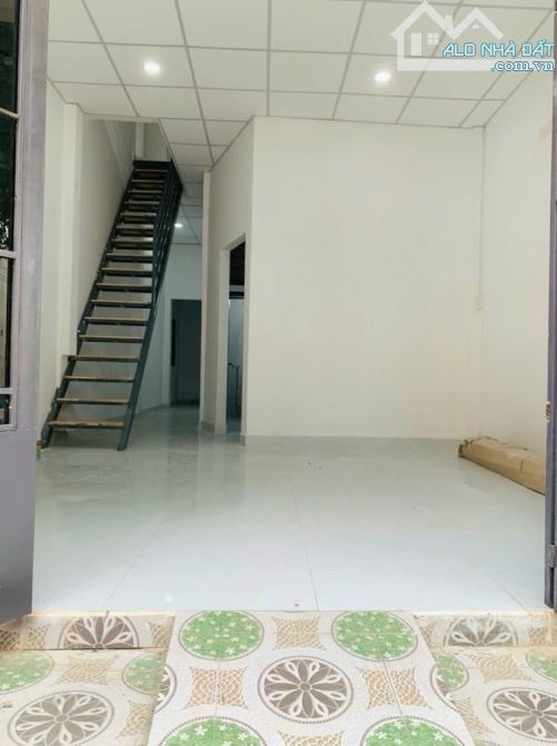 Phan Văn Hớn + Trường Chinh - hẻm xe hơi - nhà 2 tầng 4x17m