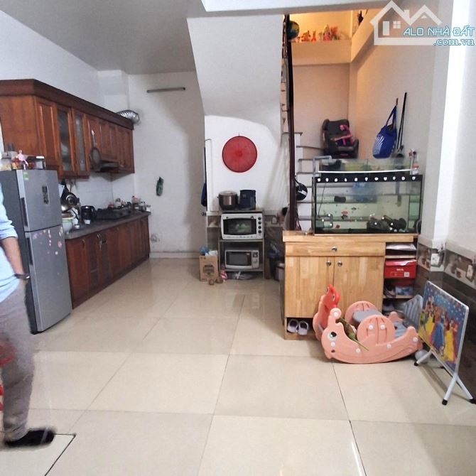 BÁN NHÀ ĐƯỜNG THẠCH BÀN 35M2, 4 TẦNG, NGÕ THÔNG, Ô TÔ ĐỖ CỔNG, 5.8 TỶ.