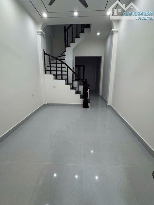 Chính chủ gửi bán nhà 3 tầng 38m2 dân xây đường Chiến Thắng, La Khê, Hà Đông. Giá hơn 7 tỷ
