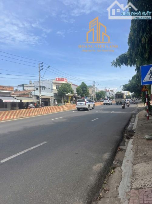 BÁN NHÀ GÓC 2 MẶT TIỀN KINH DOANH ĐƯỜNG NGUYỄN VĂN CỪ - DT: 11,47x3 - TC: 200m2 - 13,5 TỶ