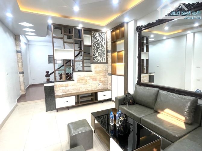 BÁN NHÀ ĐƯỜNG THẠCH BÀN 40M2, 4 TẦNG, NGÕ NÔNG, Ô TÔ ĐỖ CỔNG, 6.5 TỶ.