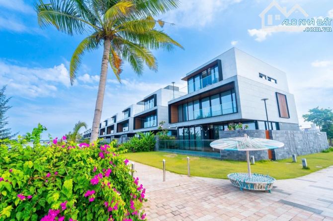 SIÊU PHẨM VILLA MẶT SÔNG HÀN VIEW CỤC ĐẸP GIÁ ĐẦU TƯ 300M2 GIÁ 33 TỶ CÁCH BIỂN 1KM