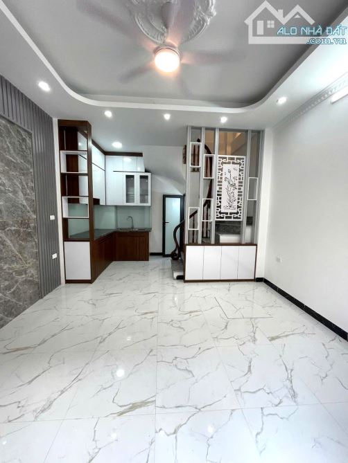 BÁN NHÀ ĐƯỜNG THẠCH BÀN 31M2, 5 TẦNG MỚI ĐẸP, Ô TÔ ĐỖ CỔNG, 5.95 TỶ.