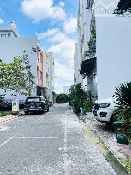 Bán nhà Hẻm Xe Tải BHH Gần Aeon Mall Tân Phú, 3 Tầng 4x12M chỉ 5.2 Tỷ TL