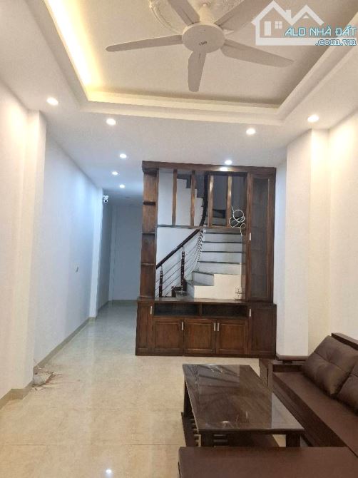 BÁN NHÀ ĐƯỜNG VIỆT HƯNG 38M2, 4 TẦNG, GẦN Ô TÔ, HÀNG XÓM VINHOMES, 6.8 TỶ