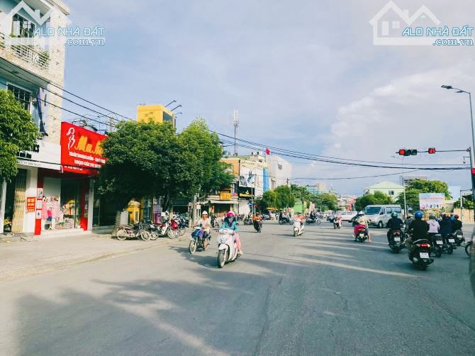 Bán Nhà Mặt Tiền Kinh Doanh đường Bà Triệu 212m2 chưa qua Tố Hữu