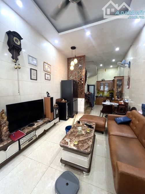 BÁN NHÀ ĐƯỜNG VIỆT HƯNG 45M2, 5 TẦNG, NGÕ THÔNG, Ô TÔ VÀO NHÀ, 9.6 TỶ
