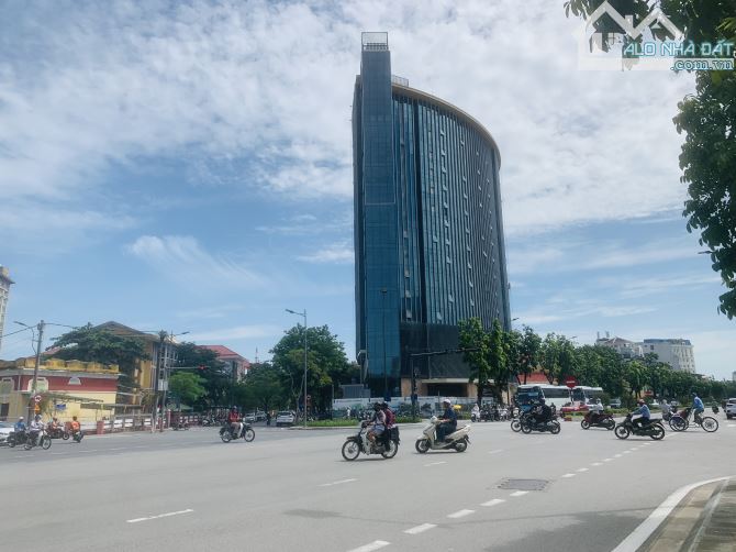 🔥🔥Bán nhà 2 Tầng đường Mặt Tiền Hà Nội 140m2 ( ngang 8m ) 🎯 Vị trí đắc địa KD