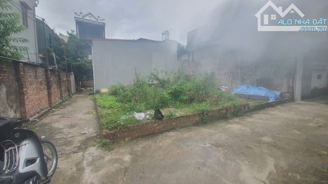 Bán đất tại long biên, oto, ngõ thông, lô góc, 2 mặt tiền, 42m2, đầu tư tốt, giá 8.5 tỷ