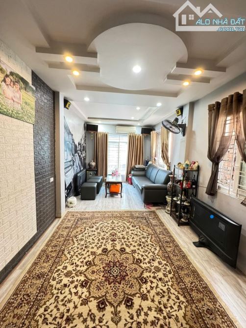 BÁN NHÀ PHỐ BỒ ĐỀ 30M2, 5 TẦNG, NGÕ THÔNG, Ô TÔ ĐỖ CỬA, 7.6 TỶ