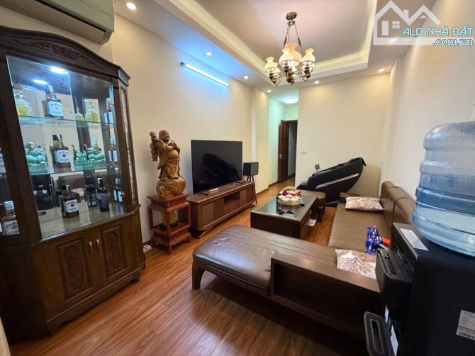 BÁN NHÀ PHỐ BỒ ĐỀ 33M2, 5 TẦNG Ở NGAY, Ô TÔ ĐỖ CỬA, 8.6 TỶ
