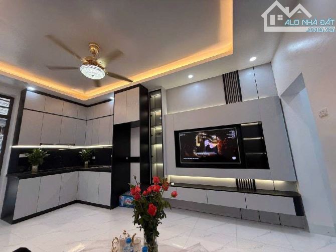 BÁN NHÀ HÀM NGHI TỪ LIÊM - CACH PHỐ CHỈ 10M - HAI MẶT NGÕ - NỘI THẤT ĐẸP - CHỈ HƠN 10 TỶ