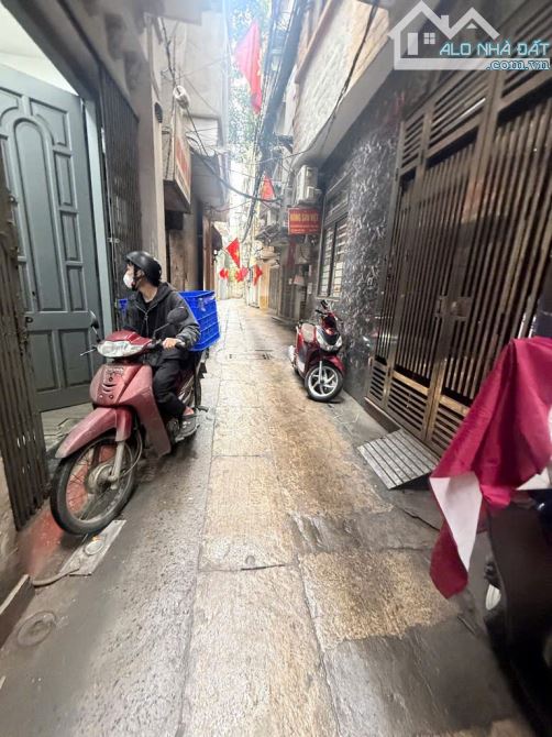 GIÁP NHẤT - THANH XUÂN - CHÍNH CHỦ TỰ XÂY - NGÕ THÔNG - 10m Ô TÔ ĐỖ - HÀNG XÓM ROYAL CITY