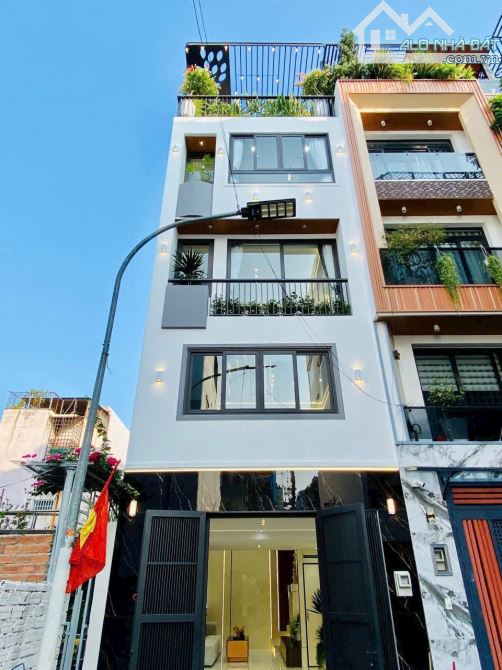 BÁN NHÀ 3 LẦU GẦN NGAY CHỢ, TRƯỜNG HỌC ,ỦY BAN TÂN TẠO