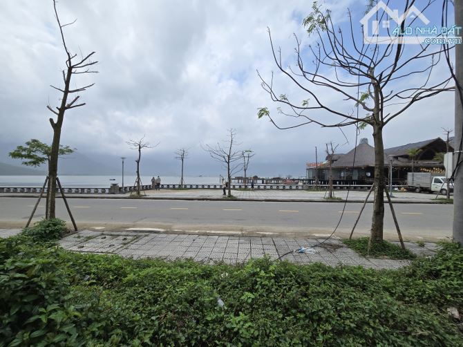 Bán đất 3 mặt tiền đường Nguyễn Văn, Lăng Cô - View đầm Lập An