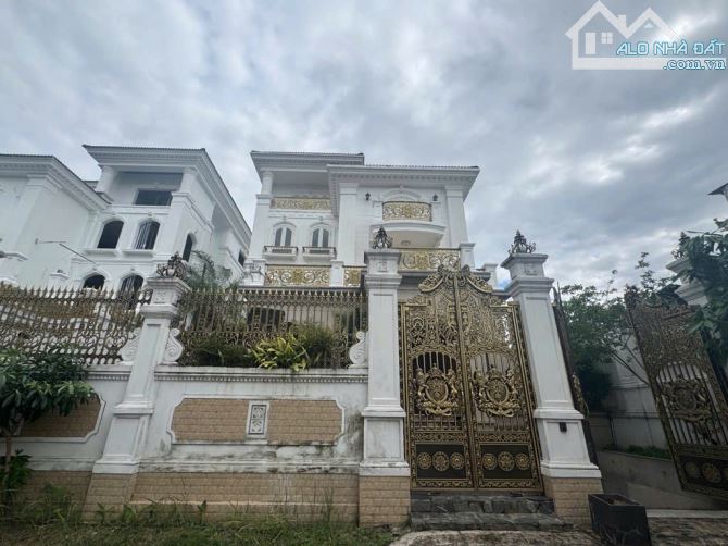 BÁN VILLA 5 TẦNG ĐẲNG CẤP QUẬN 7 391m2, BỂ BƠI , THANG MÁY