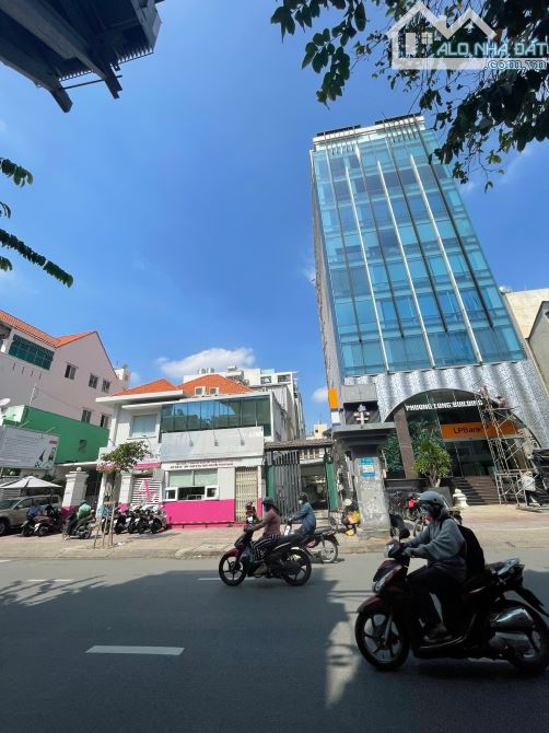 Bán Nhà mặt tiền Khuôn đất HIẾM Nguyễn Đình Chiểu, P.4, Quận 3. DT 15.5x21m. CN 320m2