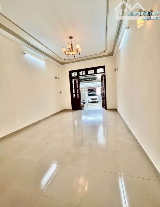 Nhà 2 tầng có chỗ đậu oto trong nhà, đường oto 7 chỗ dt hơn 100m giá tốt chỉ hơn 6ty