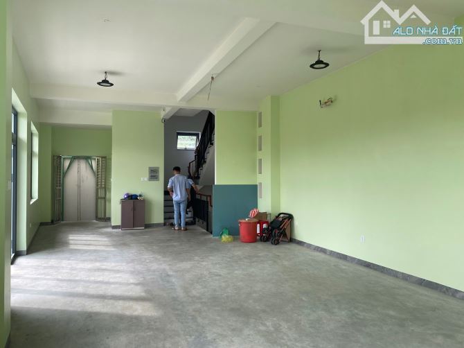 Bán nhà góc 2 mặt tiền thiết kế dạng căn hộ dịch vụ ngay cổng chào Bình Dương (8x23)