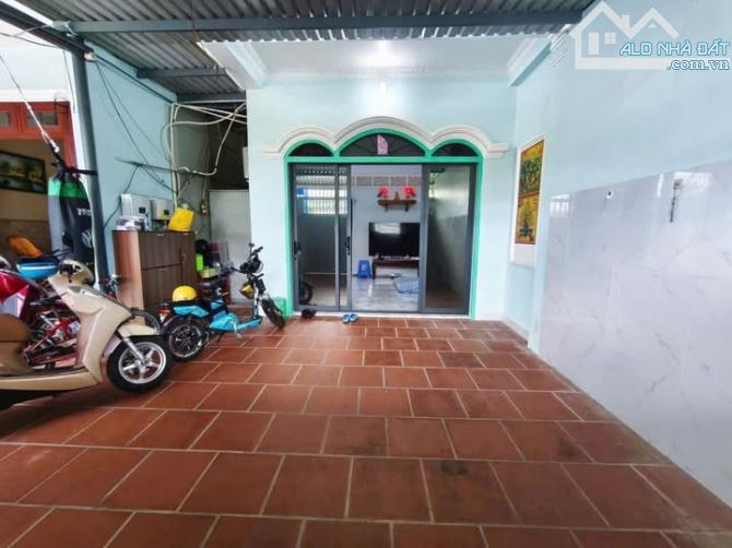 CCDV-MS.N22 Bán nhà 1 trệt 1 lầu mặt tiền đường Phạm Văn Dinh p Rạch Dừa tp HCM.  Giá 12 t