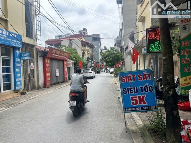 Khu Đấu Giá Trâu Quỳ / Shophouse 5T 84m, 6m tiền, 22.7 tỷ / Thang máy, Ô tô tránh, Vỉa hè