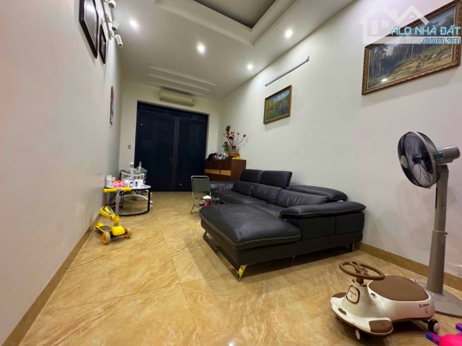 DỊCH VỌNG – CẦU GIẤY – LÔ GÓC – HAI THOÁNG  – 5 TẦNG – Ô TÔ CÁCH 25M – NHỈNH 15 TỶ