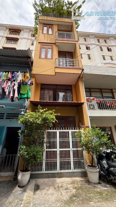 Nhỉnh hơn 6 tỷ sở hữu nhà 5 tầng, 2 PN, 3 WC tại Nguyễn Trung Ngạn, Q1, DT 23,4m2