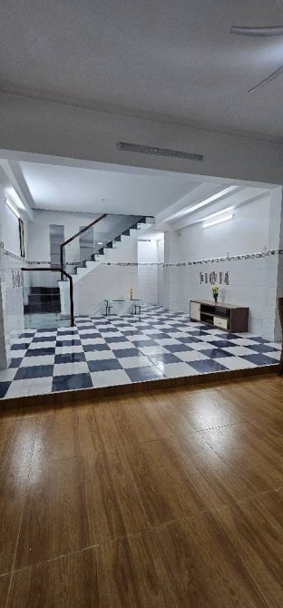 Bán gấp nhà đẹp ở ngay Trần Xuân Soạn 56m2, ngang gần 5m, SHR, HCĐ, chỉ 5.75 tỷ.