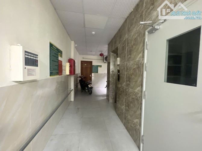 Nhà 5tầng thang máy ô tô tránh. Phố Nguyễn Văn Cừ-Cầu Chương Dương-Long Biên. Giá 14.2 tỷ
