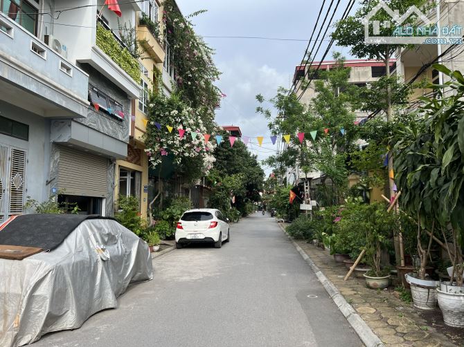 Cần bán gấp mảnh đất hai mặt thoáng tặng căn nhà 3 tầng cũ mặt ngõ 62 đường Trâu Qùy