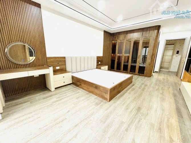 Nhà 6 tầng Nguyễn Sơn-Chương Dương Long Biên. DT 63m2 x MT 5.8m. Ô tô vào nhà, giá 12.9 tỷ