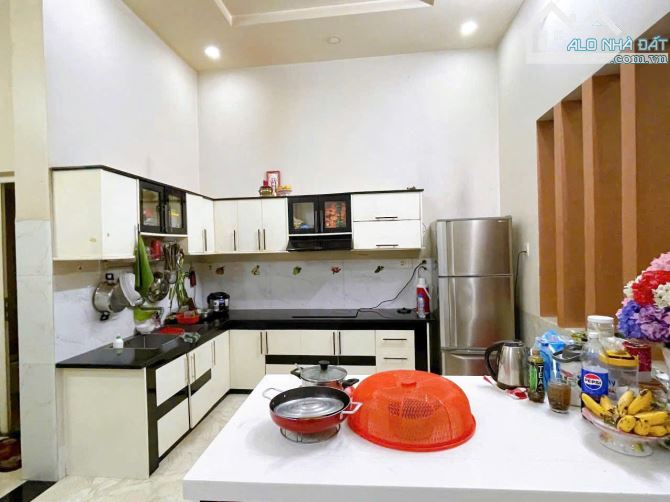 BIỆT THỰ MINI 176M (8x22) HOÀN CÔNG, GARA OTO, DĨ AN, 5 ĐỒNG TL NHANH