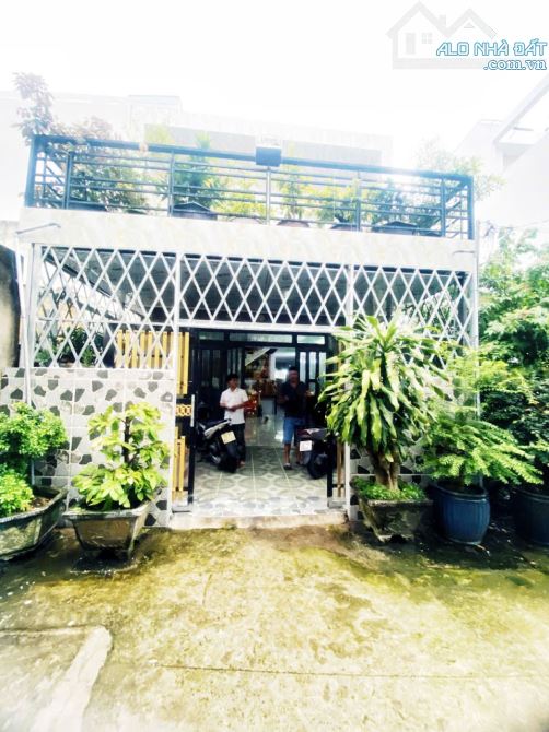 Bình Tân  2 Tầng ,98m² ( 5.4x17m, nở hậu 6.2m) , Hẻm 4m , Giá hơn 5 tỷ
