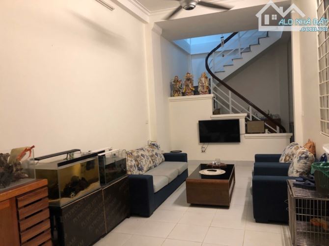 "Phố Ngọc Hà, nhà 2 thoáng, gần hồ, ở sướng. 52m2 - 11 tỷ