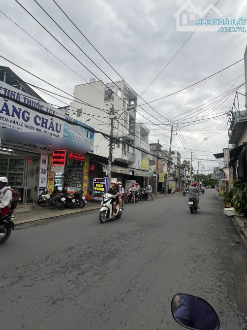Nhà Trệt Lửng MT Đông Hưng Thuận 11 DT 6x17,5m Giá 10,5 tỷ còn TL: