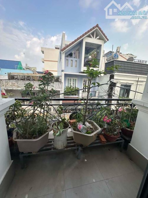 Nhà 4 tầng - cho thuê 15trtháng gần chợ Hoà Hưng- Tân Bình – hẻm dân trí-  Giá chỉ 6,x tỷ