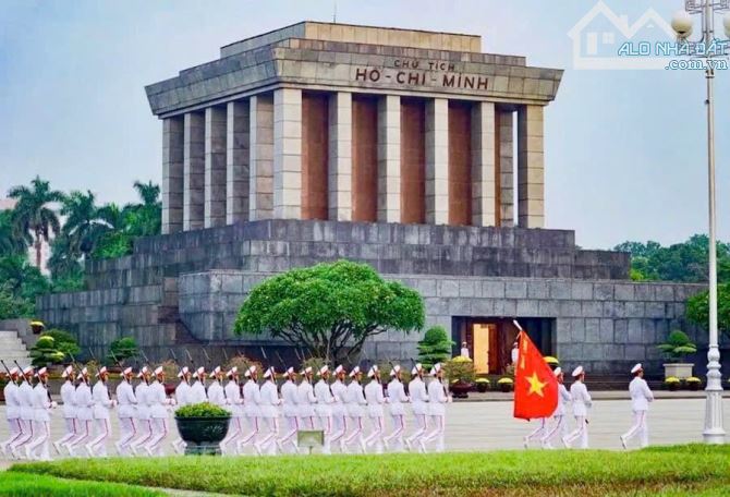 MẶT PHỐ-KINH DOANH -VỈA HÈ ĐÁ BÓNG-DÂN XÂY-MẶT TIỀN SIÊU ĐẸP- NGUYỄN THÁI HỌC.   DT35m- MT