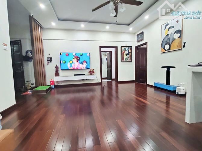 Bán chung cư Vimeco II Nguyễn Chánh tầng trung tòa CT2 96m 2pn 2vs full đồ có lốt ô tô