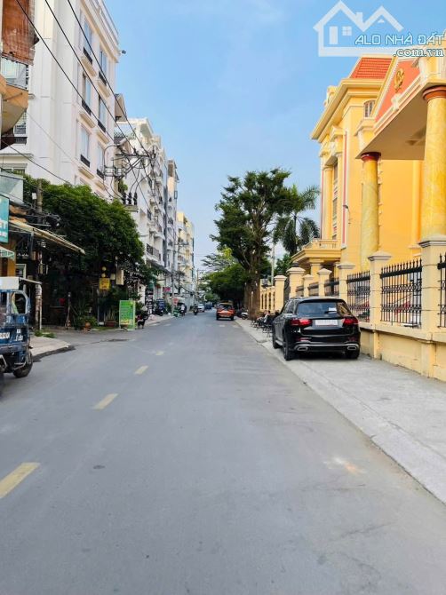 Bán căn góc Hẻm tòa án Dương Quảng Hàm, 9x20m, tiện xây mới, giá 24.5 tỷ TL