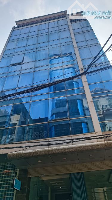 Bán tòa nhà văn phòng quận Cầu Giấy, mặt đường Phạm Văn Đồng, 200m2 , MT 11m, 9 tầng.