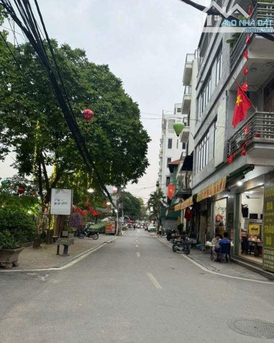 Bán gấp! Mặt phố Cầu Am, Hà Đông 110m2, MT 8m, ô tô tránh, vỉa hè, lô góc, KD, chỉ 39 tỷ