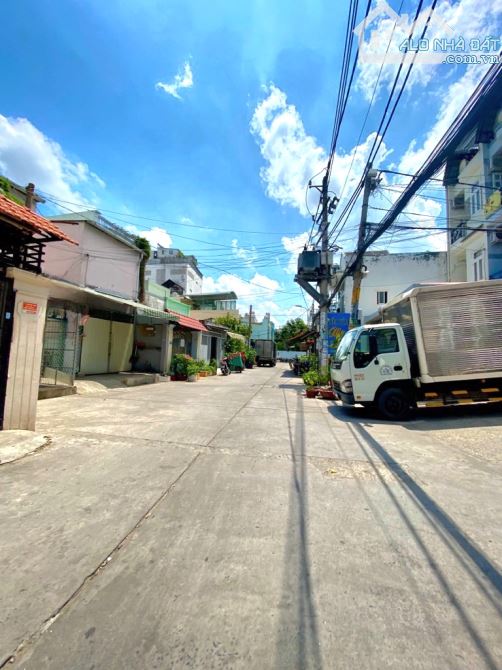 BÁN NHÀ ĐẸP LIỀN TỈN.H LỘ 10 - KH.U TÊ.N LỬ.A - ĐƯỜNG XE TẢI - ( 8.2X37M )