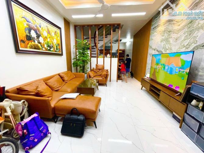 Bán nhà ngõ 173 Hoàng Hoa Thám quận Ba Đình - Sổ đỏ 43m2 - 5 tầng - MT 3,9m - Giá 9 Tỷ