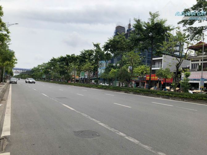 ĐẲNG CẤP LONG BIÊN - DT 80M - 5 TẦNG - LÔ GÓC - THANG MÁY - Ô TÔ - GIÁ 14.5 TỶ