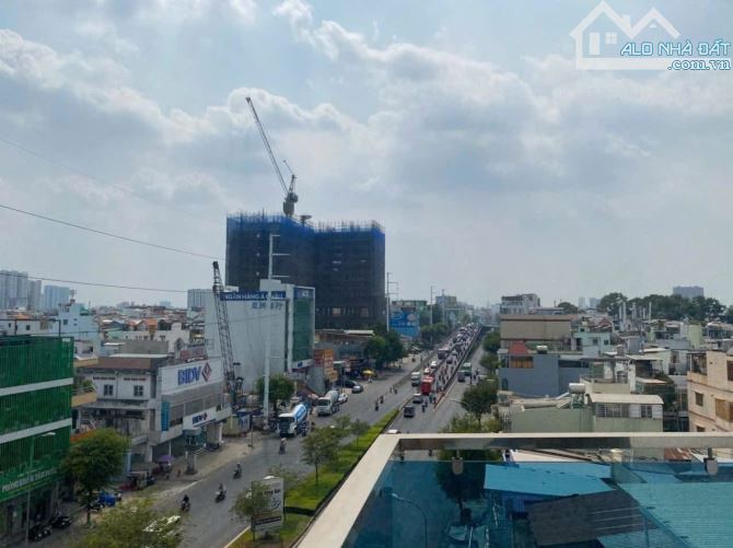 Khuôn đất 750m2 , MT Nguyễn Gia Trí Quận Bình thạnh, 21x36m , 750m2 , 300 Tỷ