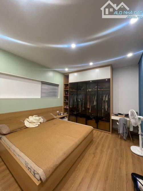 BIỆT THỰ ĐỐNG ĐA – Ô TÔ ĐỖ CỬA – 101 M2 – 5 TẦNG – MẶT TIỀN 9.5 M – GIÁ 17.4 TỶ. BIỆT THỰ