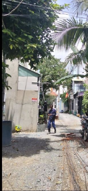 Ngay đường Nguyễn ánh thủ Tân Chánh hiệp quận 12,80 m2, giá bán 3 590