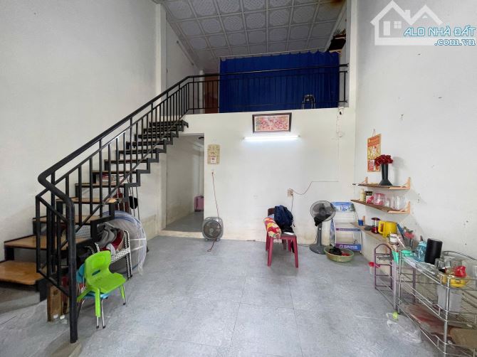 Gấp ra nhanh - Bán nhà Hương Sơ gác đúc. Hướng Đông Nam, đối lưng Công viên. Giá sốc