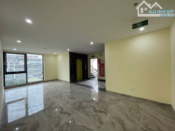 Bán tòa VP mặt phố Lý Nam Đế, 80m2, 9 tầng thang máy, mặt tiền 6.2m, 76.5 tỷ, vỉa hè